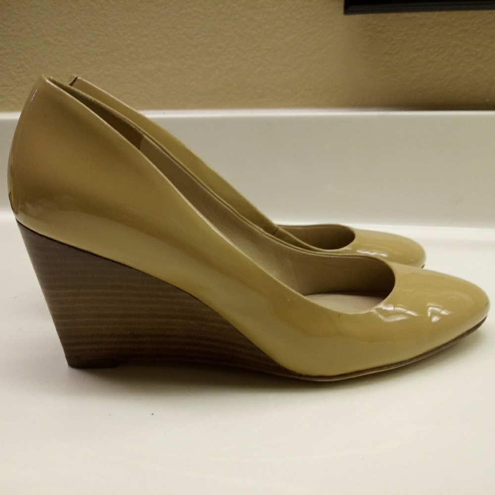 Nude wedges